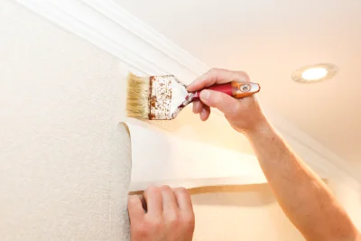Pose de papier peint à Bécon-les-Granits — revêtements muraux et toiles de verre
